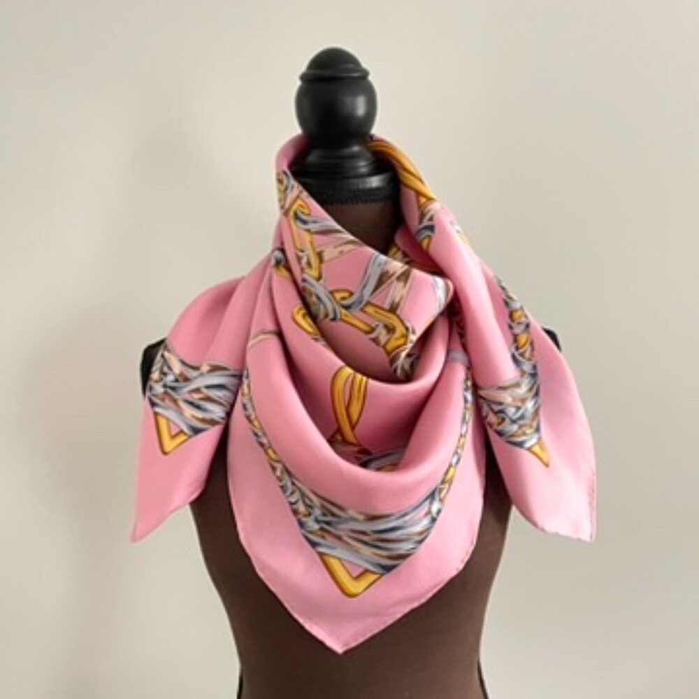 New Gucci Scarf Iconic Logo Gold Chain Barbie Pink Silk Wrap - Picture 11 of 15